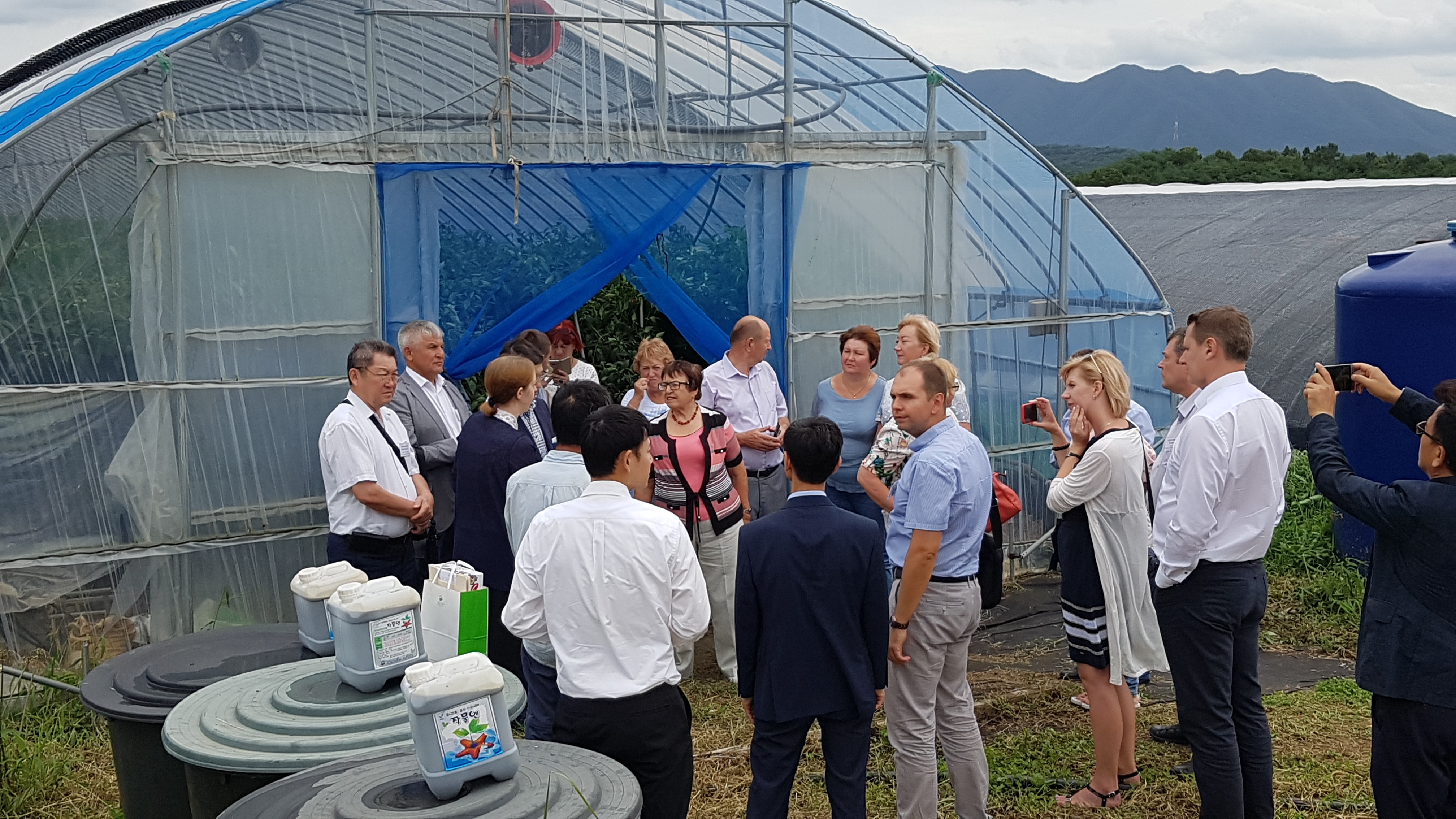 A delegation from Russia keen interested in the Agriculture Center system