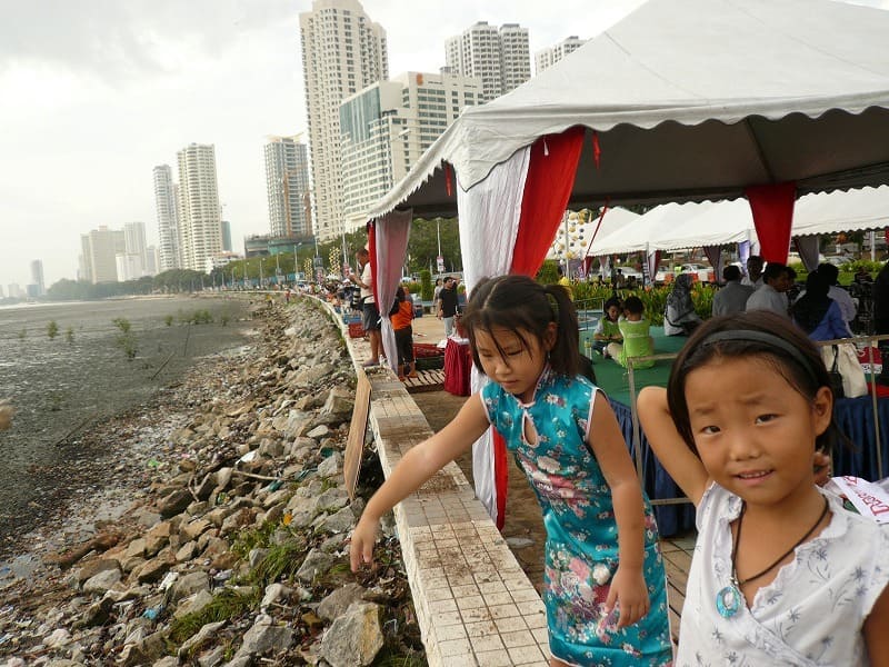 Toward a recycling-oriented society with a community-based biomass center
