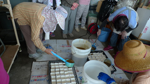 Using waste oil in soap making with EM