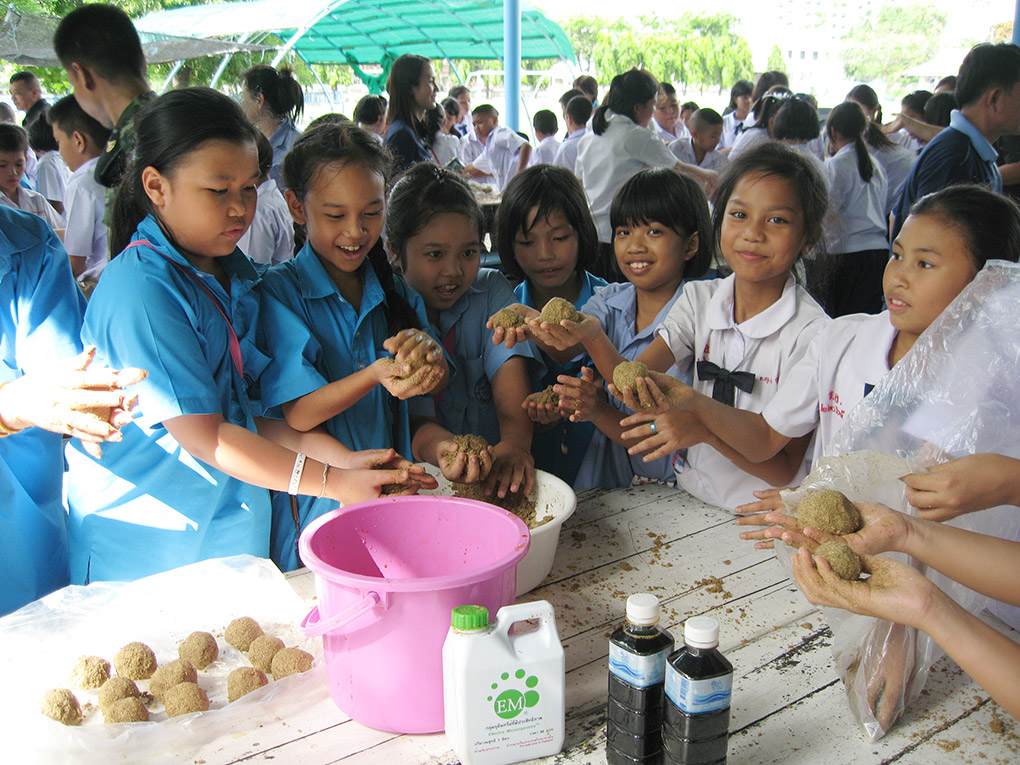 Mudballs can purify water